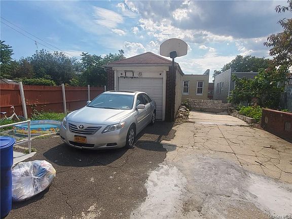 5th image of 3215 Fenton Ave