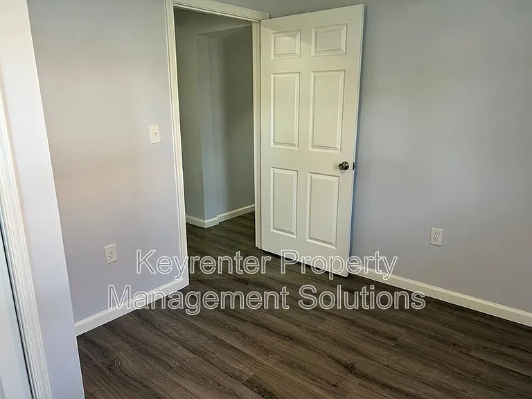 421 N Charlotte Ave — Photo 30