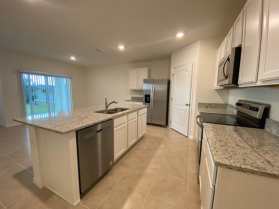 3rd image of 405 Noble Ave
