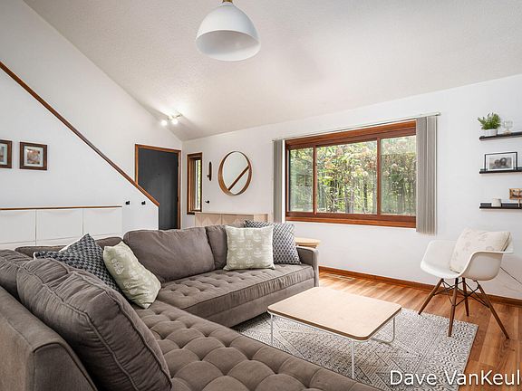 4th image of 10475 Settlewood Dr SE