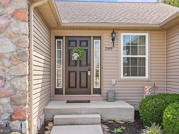 4th image of 249 Hemlock Dr