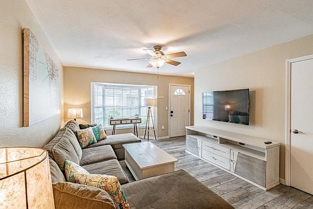 1st image of 601 S Albany Ave APT 10