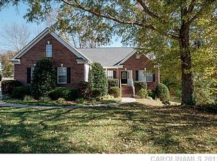 1918 Weighmont Ct, Charlotte, NC 28227
