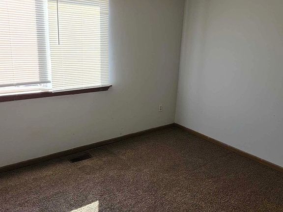5th image of 2635 Farrow Ave
