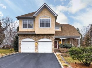 24 Plantation Rd, Whitehouse Station, NJ 08889