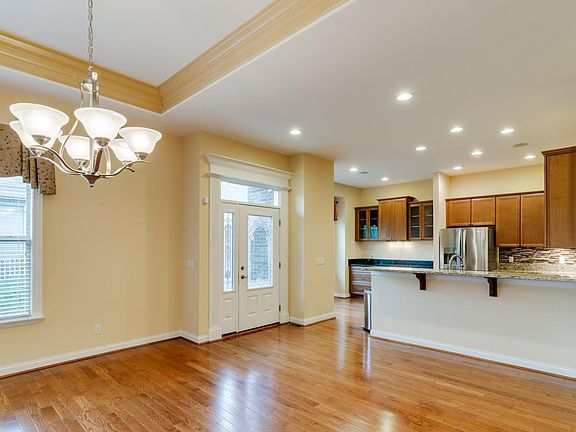 5th image of 5885 Falling Brook Dr