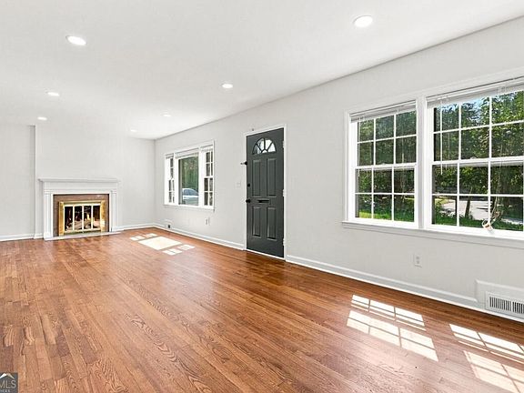 3rd image of 1368 Scott Blvd
