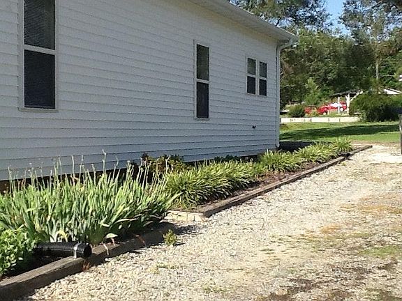 Driveway is shared with other tenants
2 vehicles per until