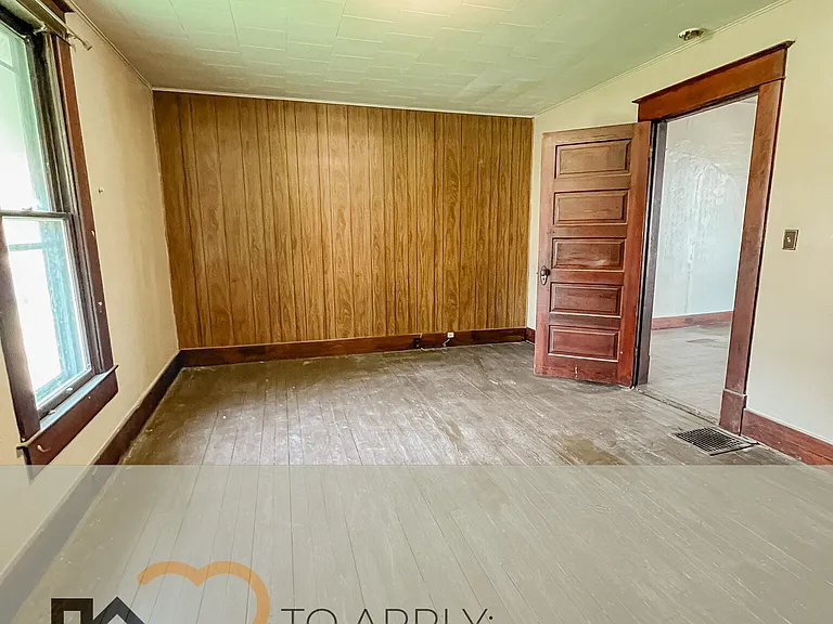 510 W Walnut St — Photo 6