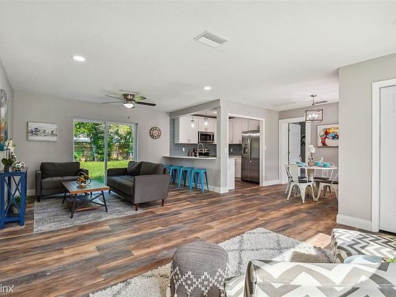 5th image of 692R Oakwood Dr