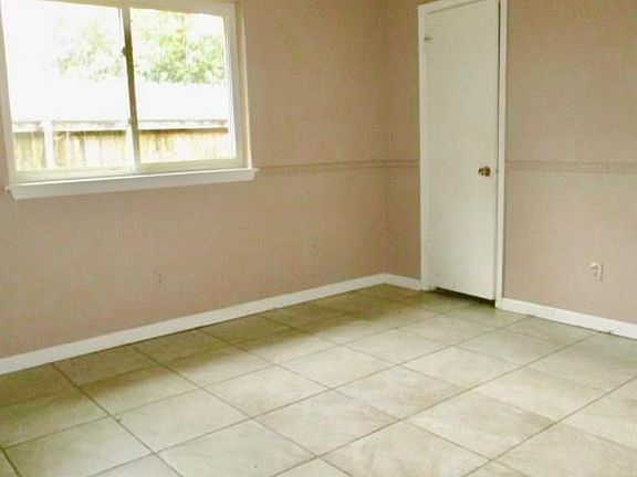 3rd image of 2249 Valentine Ct