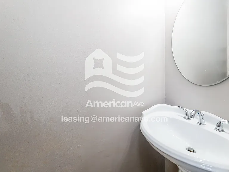 1511654_013_bathroom_13.jpg