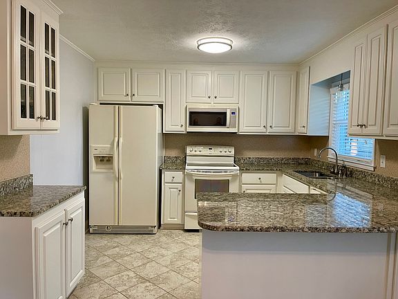 Kitchen with Bar