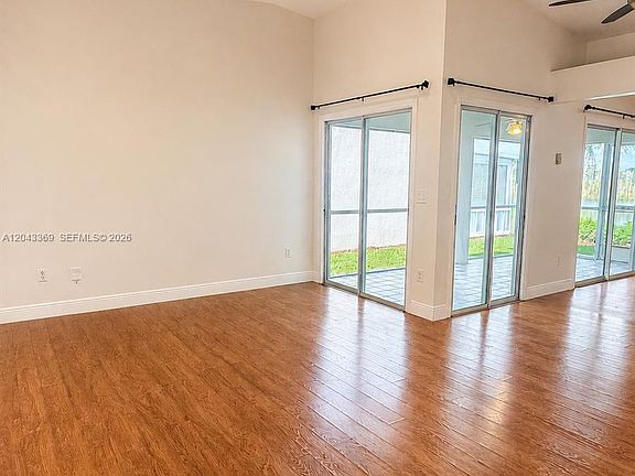2nd image of 690 SE 22nd Ln