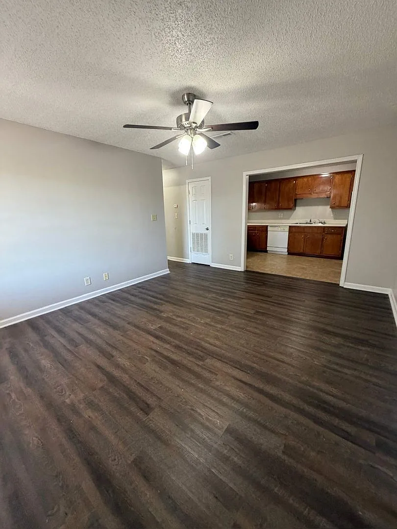 164 Lexington Drive — Photo 2