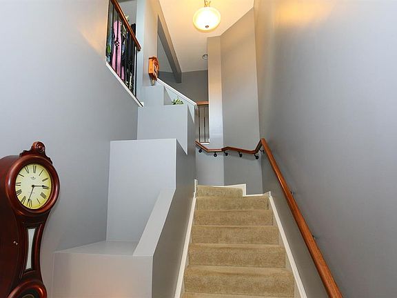 3rd image of 576 Heritage Sq #18301