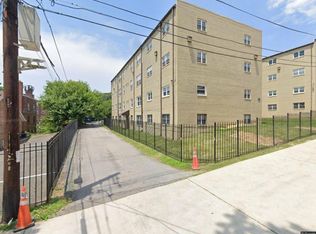 200 43rd Rd NE APT B3, Washington, DC 20019