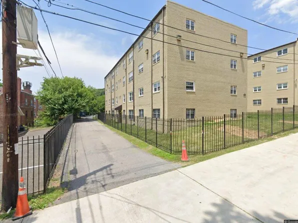 200 43rd Rd NE APT B3, Washington, DC 20019
