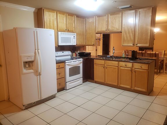 3rd image of 2925 Montclaire Ave #14654011