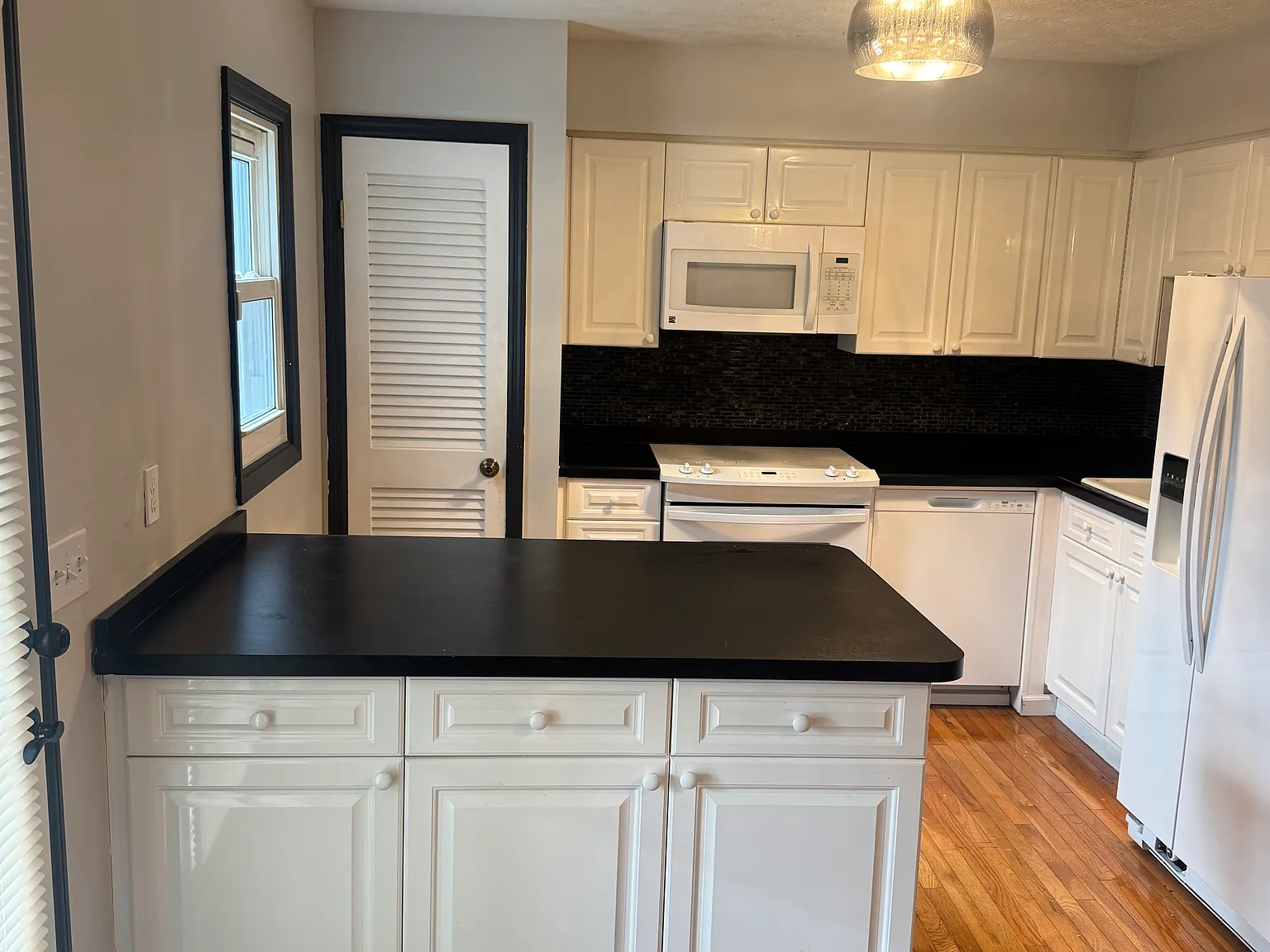 3 bed, 1500 sqft, $1,950 — Photo 3