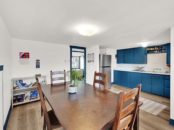 3rd image of 1027 E Emerson Ave #B