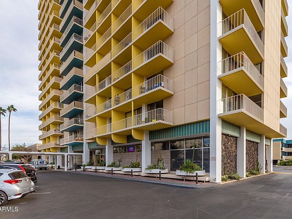 2nd image of 207 W CLARENDON Avenue #16E