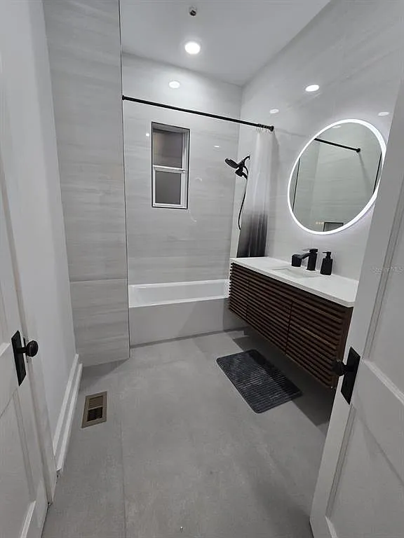 3 bed, 2.0 bath, 2417 sqft, $4,100 — Photo 4