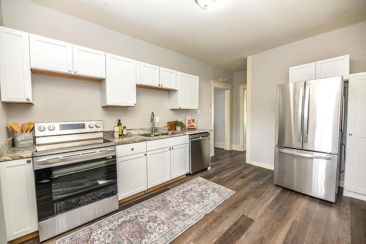6 bed, 2456 sqft, $3,900 — Photo 4