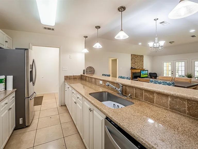 635 Chapel Hill Dr — Photo 8