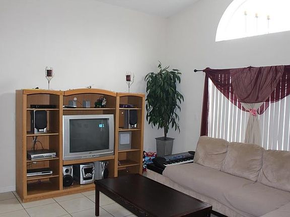 5th image of 1409 Brook Hollow Dr