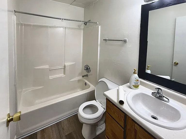 523 W Mulberry St — Photo 8