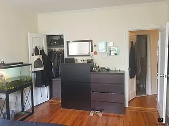 Rented by R New York