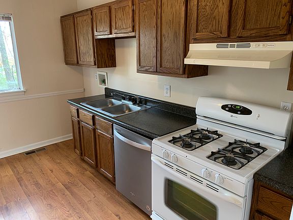 5th image of 2000 Molton Ct APT 4