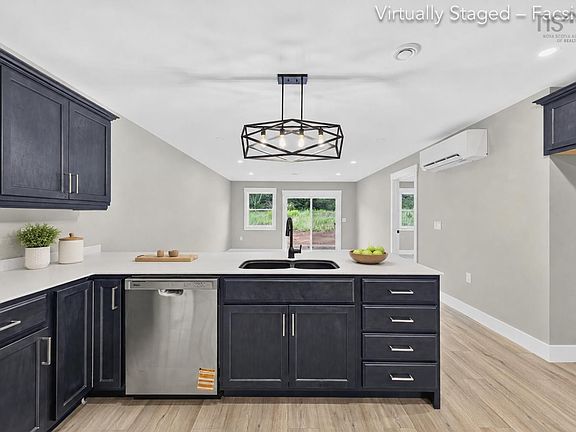 3rd image of 32 Longview Dr