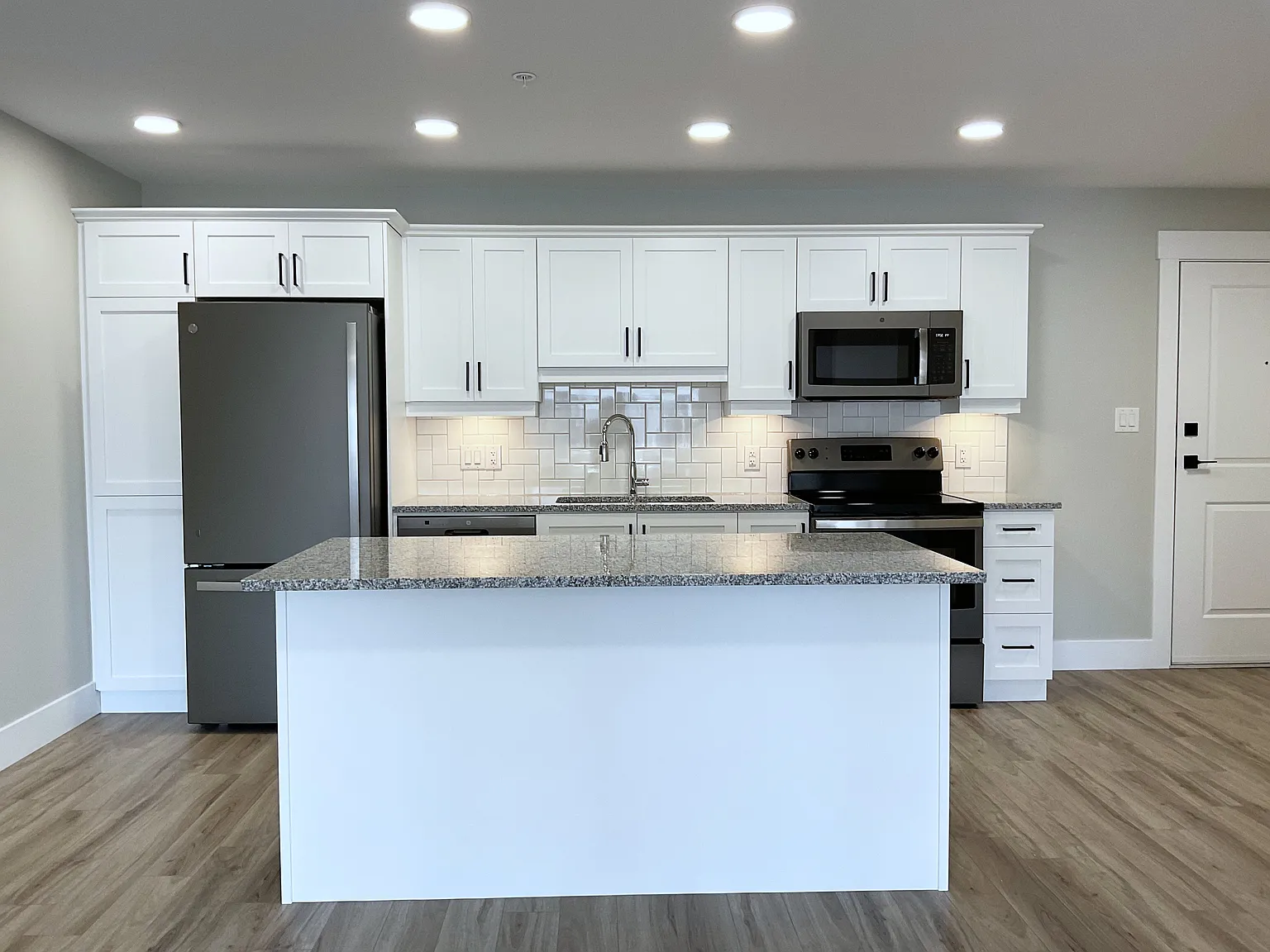 1 bed, 1050 sqft, $1,845 — Photo 3