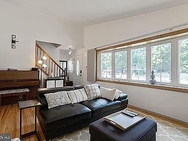 3rd image of 715 Fletcher Pl