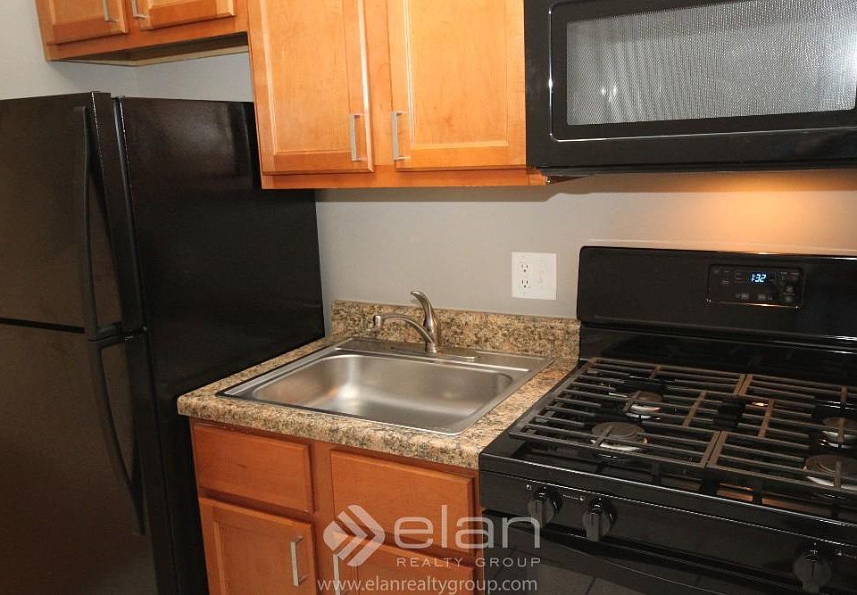 1st image of 1301 W Argyle St APT 107