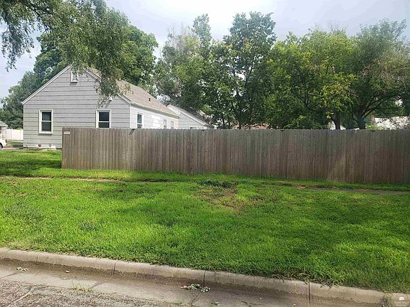 5th image of 906 10th St