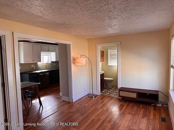 3rd image of 2600 Maplewood Ave