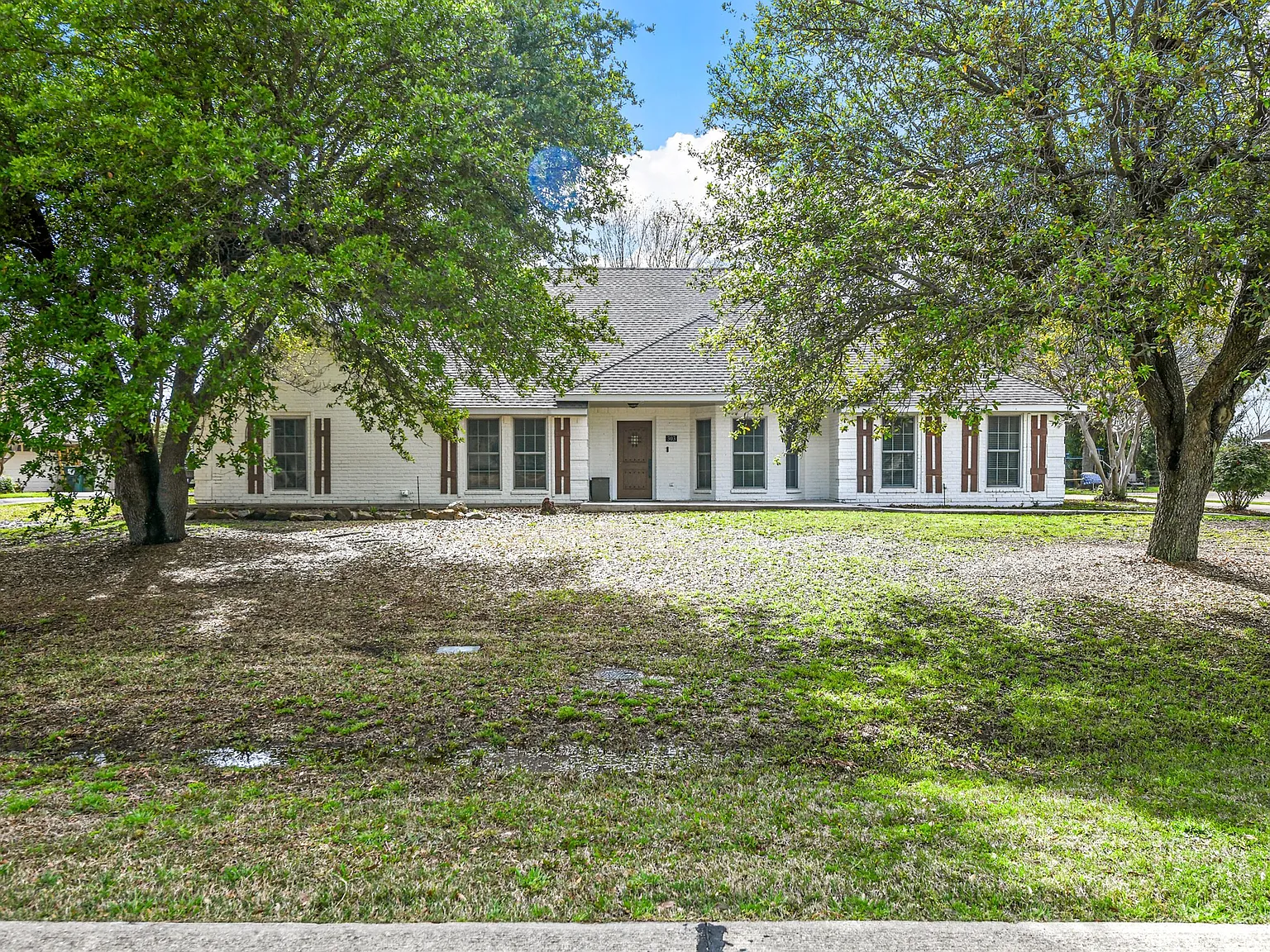 4 bed, 2563 sqft, $3,500 — Photo 3