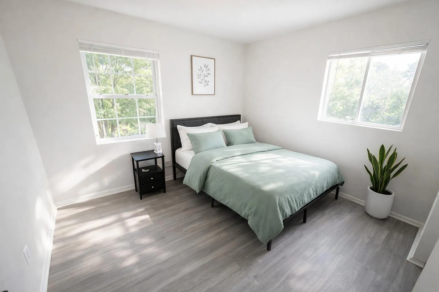 4 bed, 3.0 bath, 2000 sqft, $706 — Photo 1