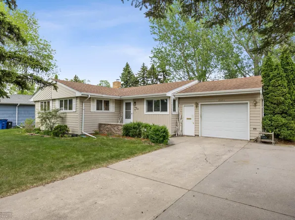 2020 5th St S, Moorhead, MN 56560