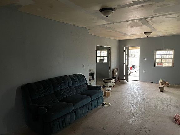5th image of 305 W Comanche Ave