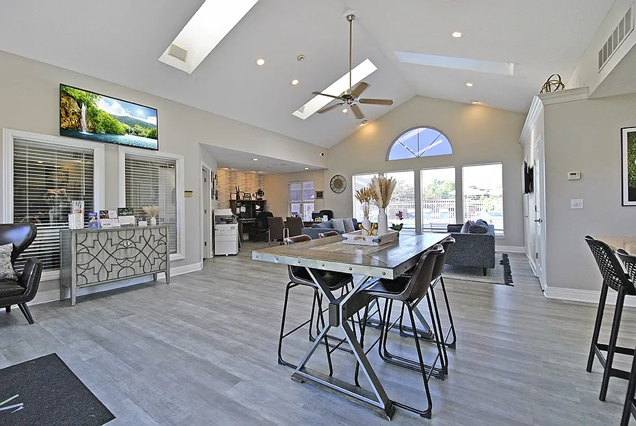 Beacon Lake Apartments — Photo 2