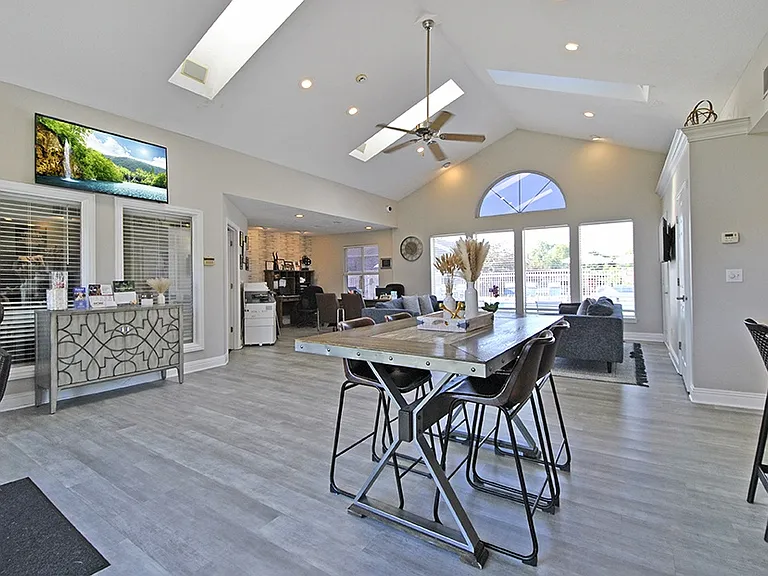 Beacon Lake Apartments — Photo 2