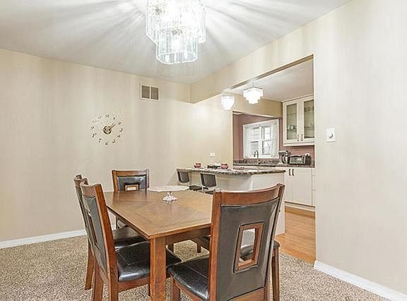 5th image of 585 Hillcrest Ct