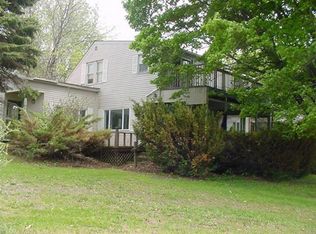 393 W Shore Rd, Alburg, VT 05440