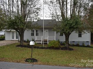 2 Vale St, Granite Falls, NC 28630