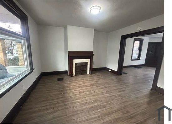 5th image of 3060 Glen Mawr St