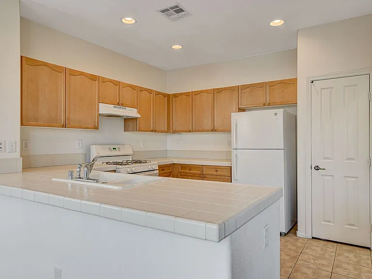 9215 Horseshoe Basin Ave — Photo 15